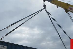 Выгрузка из автотранспорта термопластавтомата